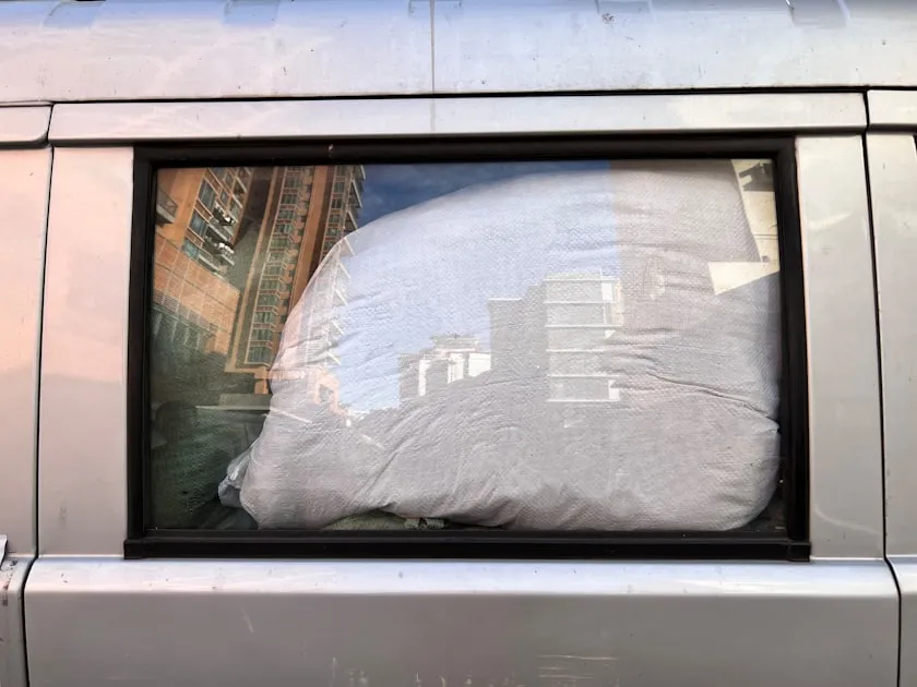 Large object wrapped in plastic inside van window — Bảo Hiểm Hàng Hóa Viettel Post - Đền Bù Khi Mất Mát, Hư Hỏng