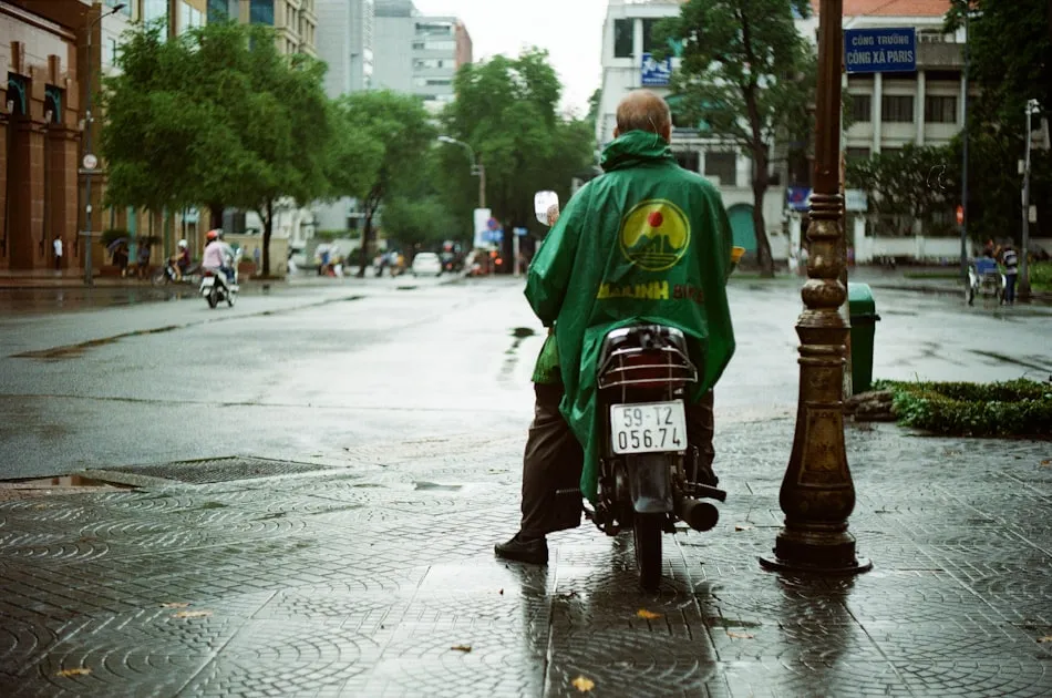 Bike driver waiting for the rain to stop — Điểm Gửi Hàng Viettel Post Gần Đây - Ocean Park, Gia Lâm