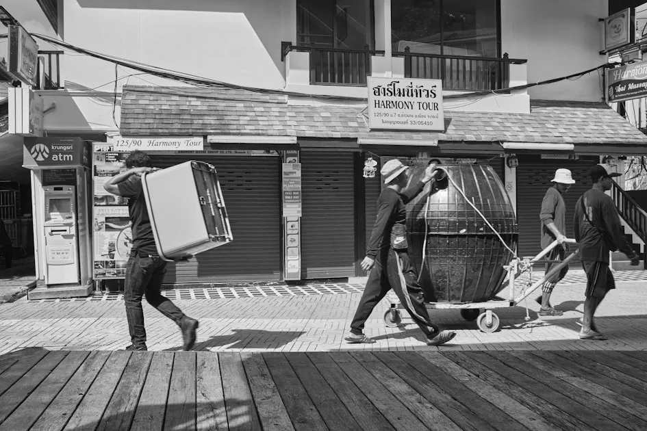 grayscale photo of man and woman walking on wooden pathway — Hướng Dẫn Mua Sim Số Đẹp Viettel Online Chỉ 5 Phút