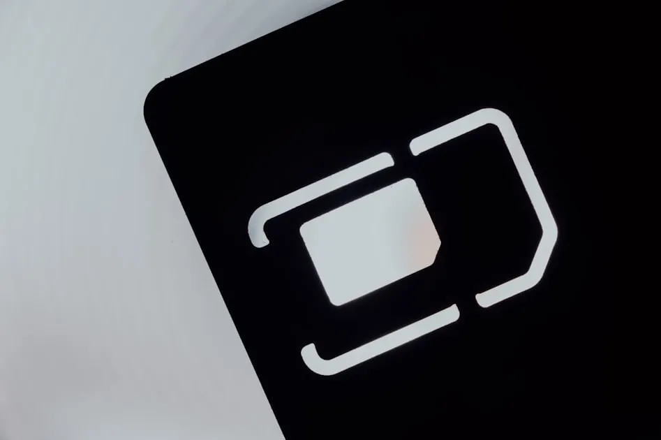 black and white letter b logo — Sim Gánh Đảo & Sim Tiến Viettel — Cân Bằng & Thăng Tiến