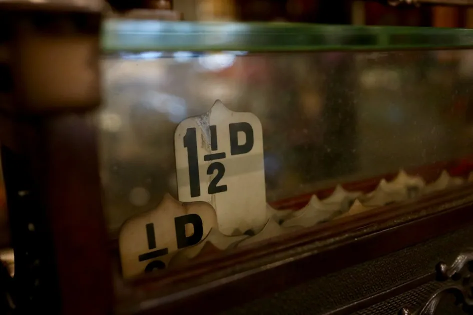 Old cash register (till) found in a Motor Museum taken from an old automotive shot — Sim Tam Hoa Viettel Giá Rẻ Từ 199K — ...