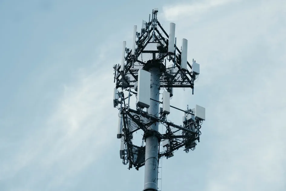 a tall antenna tower — Sim Viettel Làm Sim Phụ — Sim 2 Giá Rẻ Data Khủng