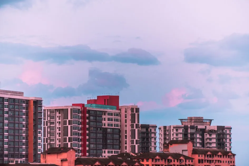 Apartment buildings under a cloudy pink and blue sky — Viettel 5G Tại Ocean Park - Khi Nào Có? Cập Nhật